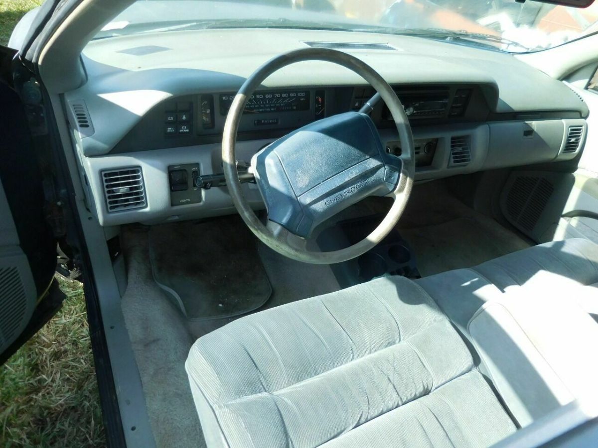 1992 Chevrolet Caprice Base 4dr Wagon - photo 11