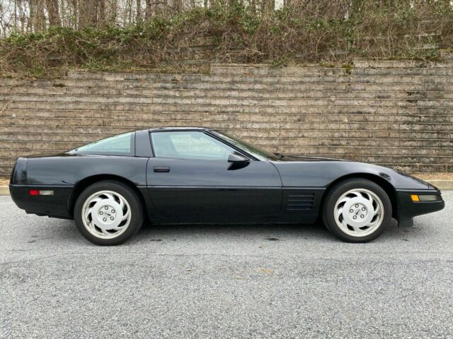 1992 Chevrolet Chevy C4 Corvette Coupe 6 Speed FX3 Suspension Sport Bose Premium 1992 Chevrolet Corvette FX3 LT1 6-Speed Black Leather