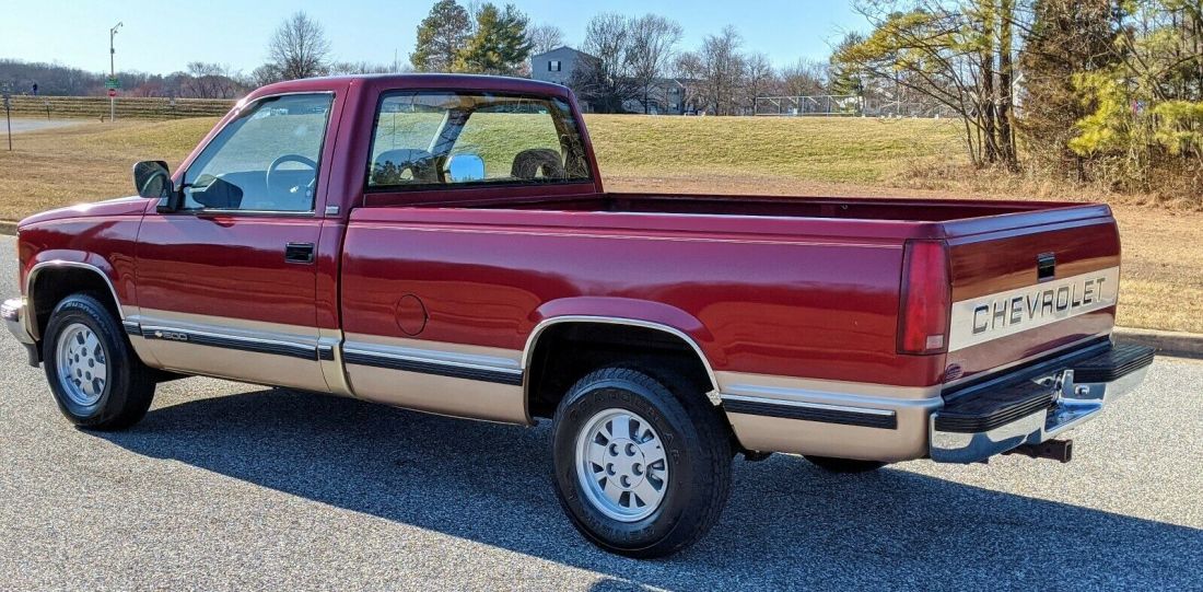 1992 Chevrolet C/K Pickup 1500 No Reserve, Low Miles, Manual 4.3L V6 1500 - photo 2
