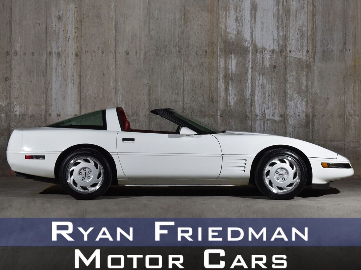 1992 Chevrolet Corvette 12860 Miles Arctic White Hatchback V8 5.7L A 1992 Chevrolet Corvette