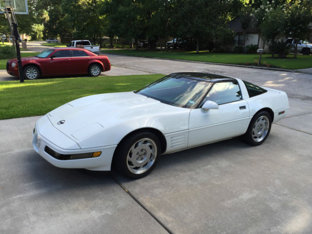 1992 Chevrolet Corvette Coupe 6 speed manual 24k miles new tires 1992 Chevrolet Corvette