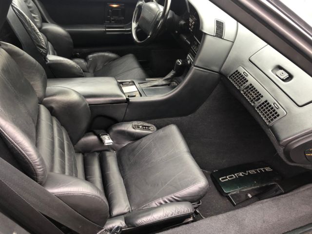 1992 Chevrolet Corvette Base Hatchback 2-Door - photo 6