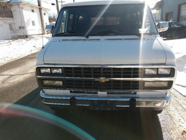 1992 Chevrolet G30 Beauville LOADED RARE FIND! 1992 Chevrolet G20 Van Beauville