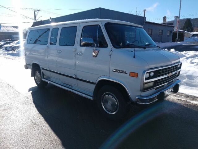 1992 Chevrolet G20 Van Beauville - photo 2