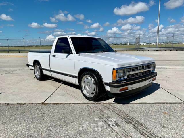 1992 Chevrolet S-10 Base 2dr Standard Cab SB - photo 4