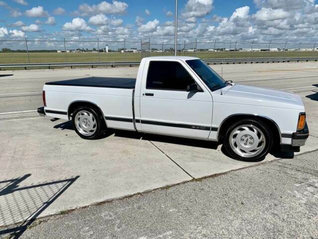 1992 Chevrolet S-10 Base 2dr Standard Cab SB - photo 5