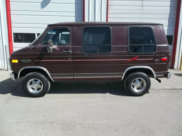 1992 Chevrolet Short Wheelbase G20 Sportvan, Designer Conversion, 5.0L FI 1992 Chevrolet G20 Van Conversion