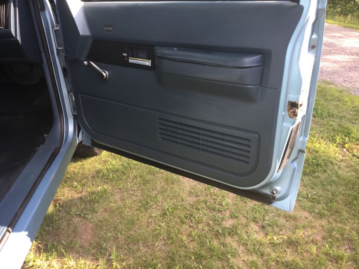 1992 Chevrolet Suburban - photo 13