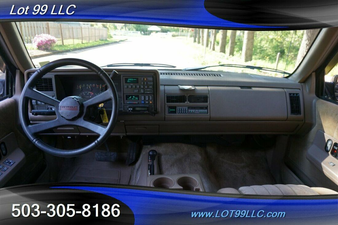 1992 Chevrolet Suburban K1500 4dr LS V8 Auto 3 Row Seating Newer Tires Tow - photo 2