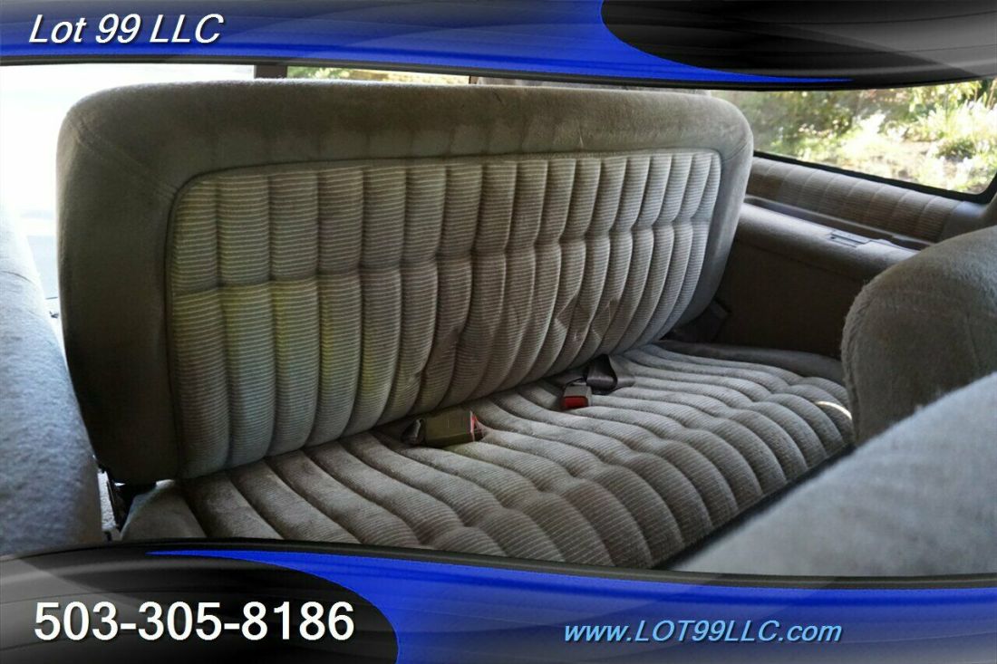 1992 Chevrolet Suburban K1500 4dr LS V8 Auto 3 Row Seating Newer Tires Tow - photo 3