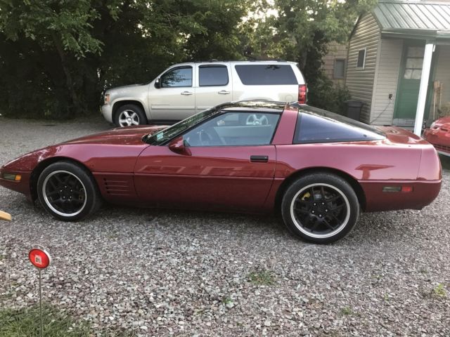 1992 CHEVY CORVETTE HAS BRAND NEW PAINT!!!!! READY TO DRIVE ZO6 WHEELS!!! 1992 Chevrolet Corvette 2 DOOR COUPE