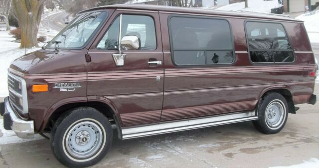 1992 Chevy G20 Conversion Van 1-Owner LOW MILES " Gladiator " Immaculate 1992 Chevrolet G20 Van Gladiator Conversion