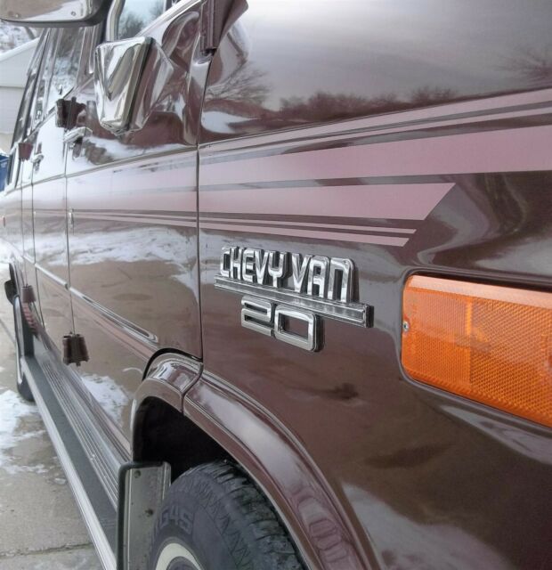 1992 Chevrolet G20 Van Gladiator Conversion - photo 6