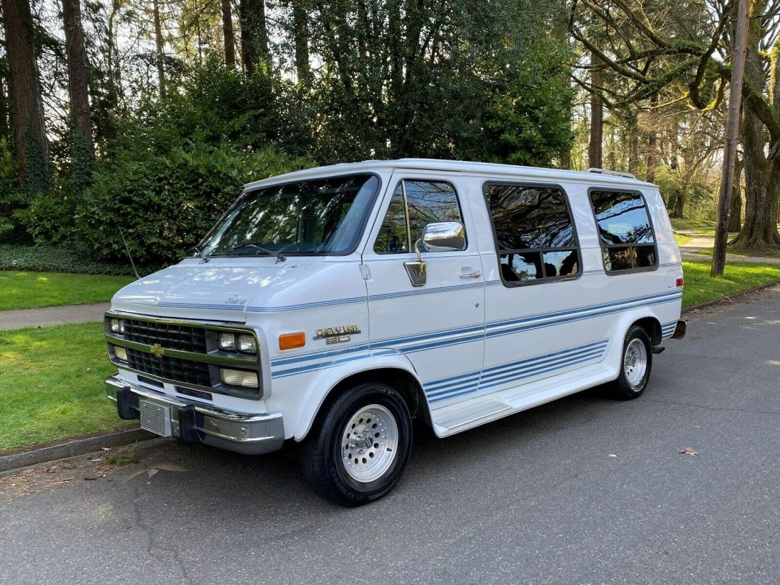1992 Chevrolet G20 Van Tiara - photo 2