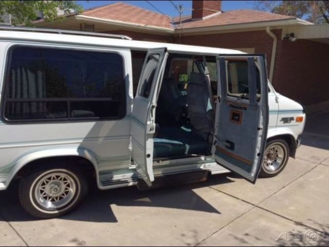 1992 Chevrolet Sportvan G20 - photo 3