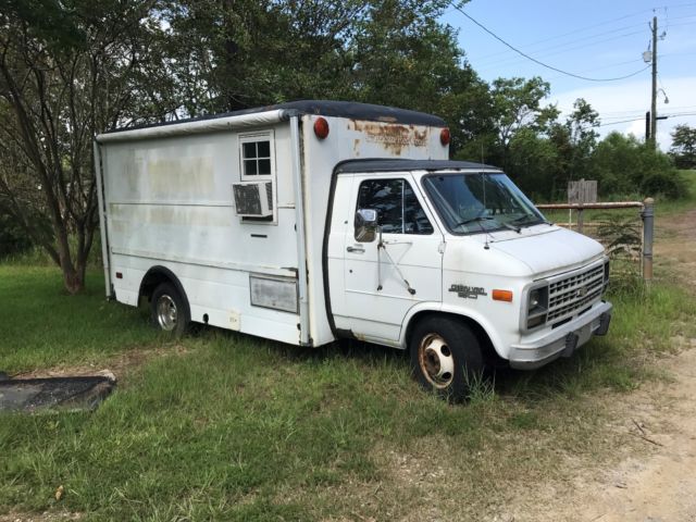 1992 Chevy G30 Box Truck Cutaway Super Low Miles 5.7L V8 Onan Generator 1992 Chevrolet G30 Cutaway Box truck