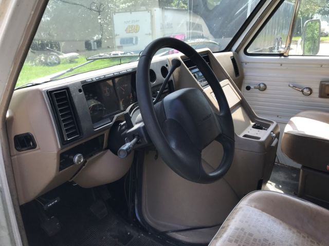 1992 Chevrolet G30 Cutaway Box truck - photo 10