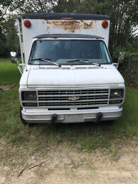 1992 Chevrolet G30 Cutaway Box truck - photo 2