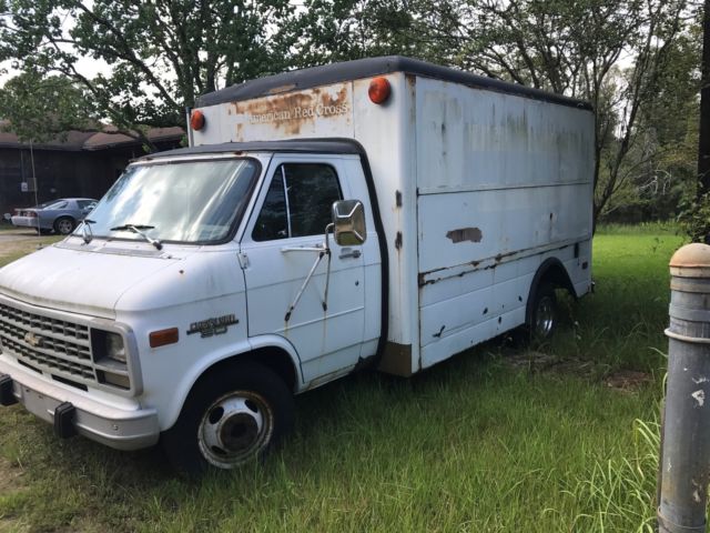 1992 Chevrolet G30 Cutaway Box truck - photo 3