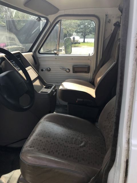 1992 Chevrolet G30 Cutaway Box truck - photo 9