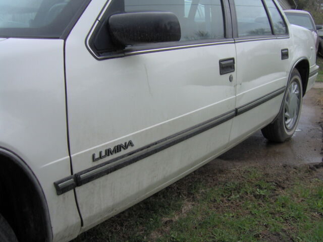 1992 Chevrolet Lumina - photo 2