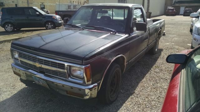 1992 CHEVY S10 170,367 MILES HAVE KEY STARTS AND RUNS CLEAN TITLE LOUD HOT MESS 1992 Chevrolet S-10 REG BED