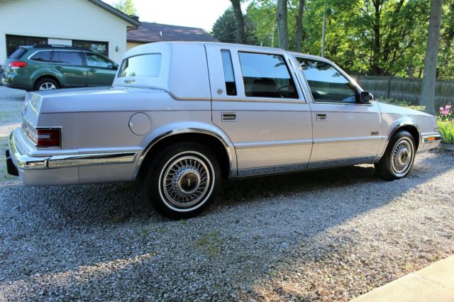 1992 Chrysler Imperial 4 door sedan - photo 2
