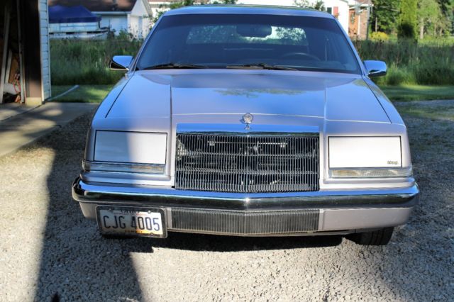 1992 Chrysler Imperial 4 door sedan - photo 3