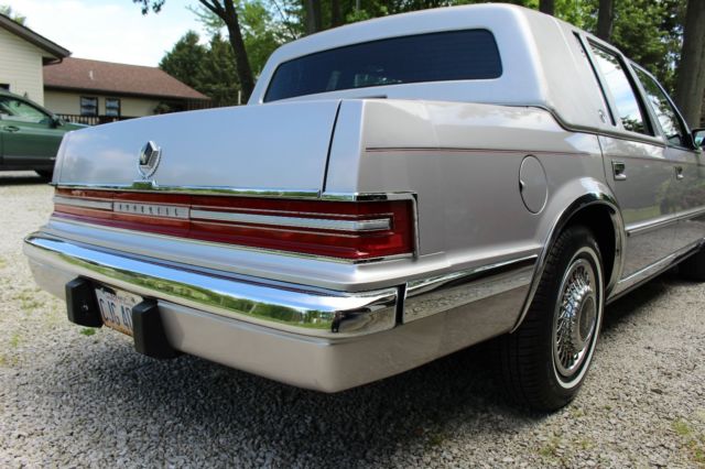 1992 Chrysler Imperial 4 door sedan - photo 8