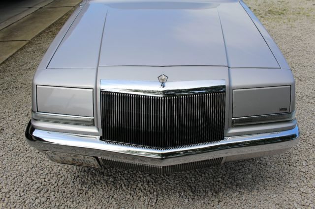1992 Chrysler Imperial 4 door sedan - photo 9
