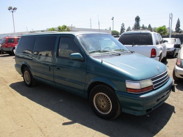 1992 Chrysler Town & Country - photo 7
