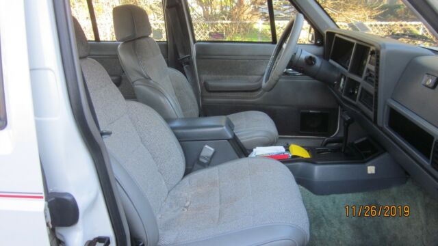 1992 Chrysler Cherokee Laredo - photo 6