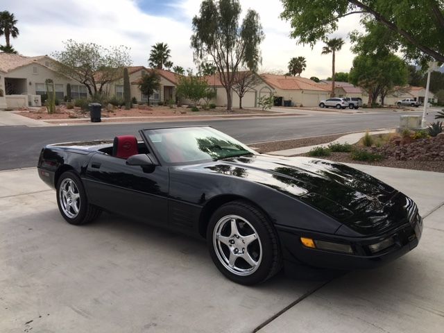 1992 Corvette convertible, Black on Black, Crome wheel, Excellent Condition. 1992 Chevrolet Corvette