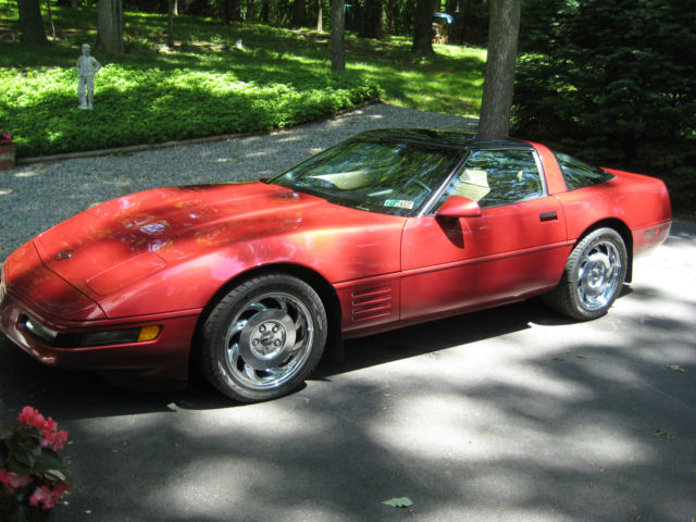 1992 Corvette Coupe Dark red metallic w/light beige interior.. Both like new! 1992 Chevrolet Corvette