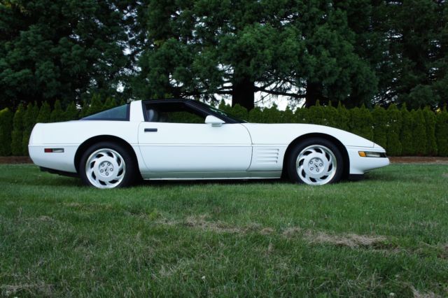 1992 CORVETTE HATCHBACK COUPE, 13,168 ORIGINAL MILES 1992 Chevrolet Corvette
