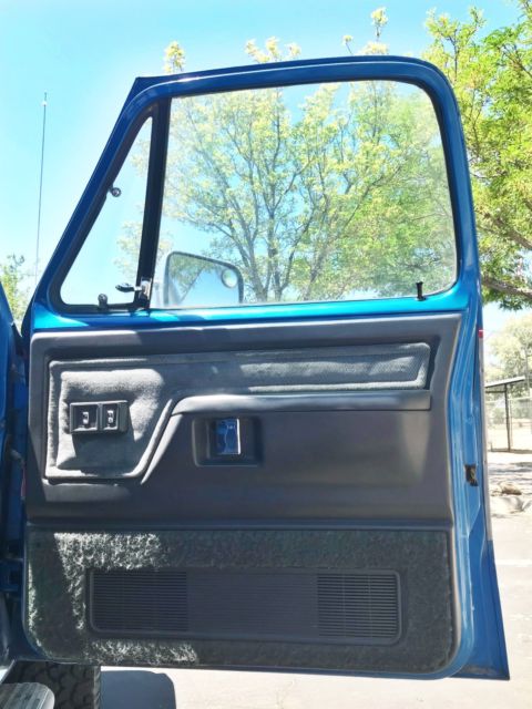 1992 Dodge Ram 2500 - photo 8