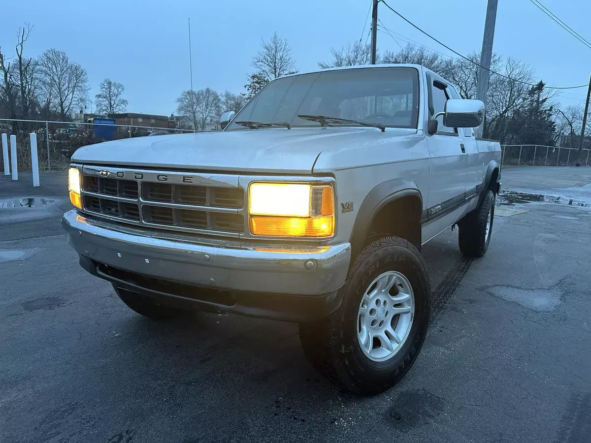 1992 Dodge Dakota LE 4X4 V-8 E CLASSIC AND COLLECTIBLE NO RESERVE 1992 Dodge Dakota