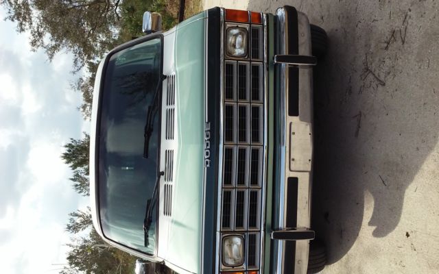 1992 Dodge Ram Van white and light green - photo 4
