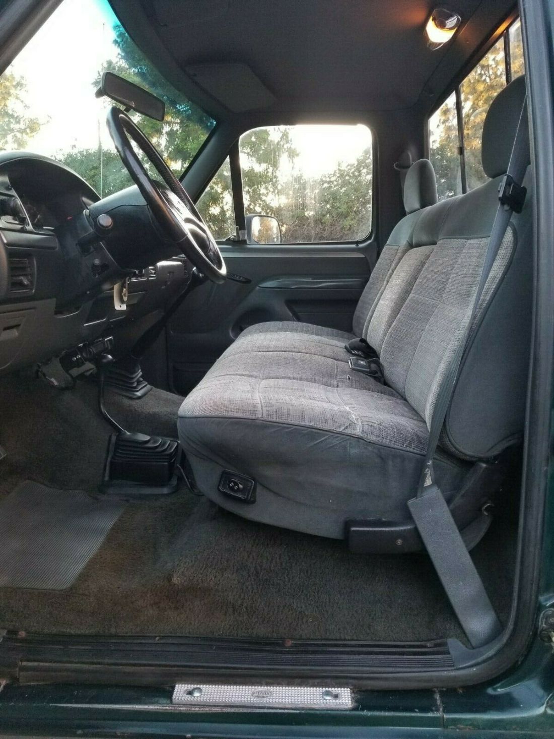 1992 Ford F-250 4X4 XLT 5.8L EFI V8 RUNS AMAZING & STRONG 5-SPEED - photo 12