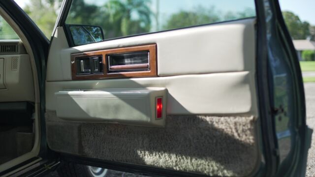1992 Cadillac Fleetwood - photo 13