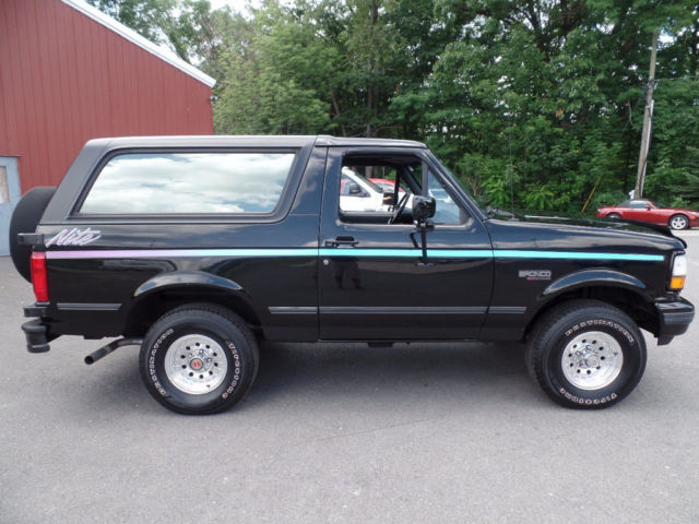 1992 Ford Bronco XLT "NITE EDITION" - photo 2
