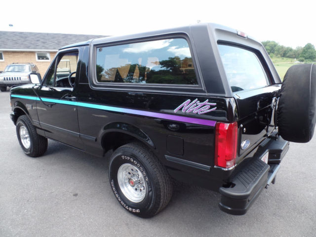1992 Ford Bronco XLT "NITE EDITION" - photo 4