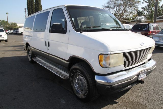 1992 Ford Club Wagon Automatic 8 Cylinder NO RESERVE 1992 Ford Club Wagon Chaateau