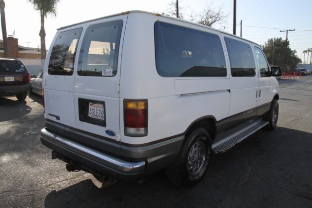 1992 Ford Club Wagon Chaateau - photo 2