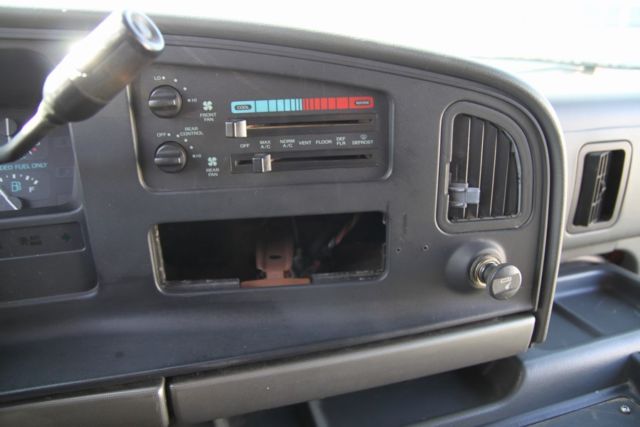 1992 Ford Club Wagon Chaateau - photo 9