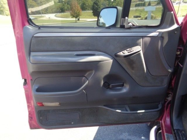 1992 Ford F-150 Custom Standard Cab Pickup 2-Door - photo 5