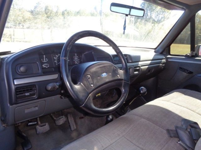 1992 Ford F-150 Custom Standard Cab Pickup 2-Door - photo 6