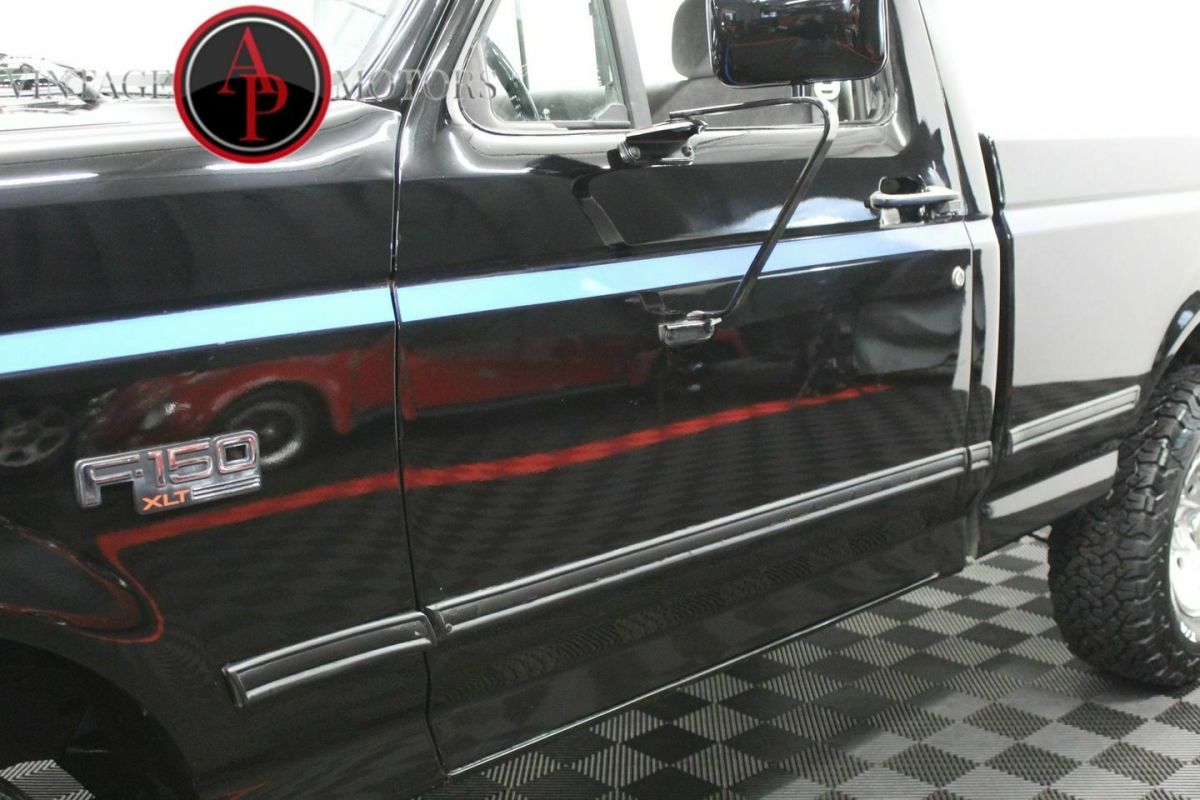 1992 Ford F-150 COLLECTOR "NITE" EDITION 4X4! - photo 9