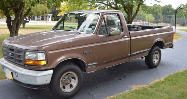 1992 Ford F-150 low miles classic truck with 4.9L 6 cylinder engine. 1992 Ford F-150 XLT