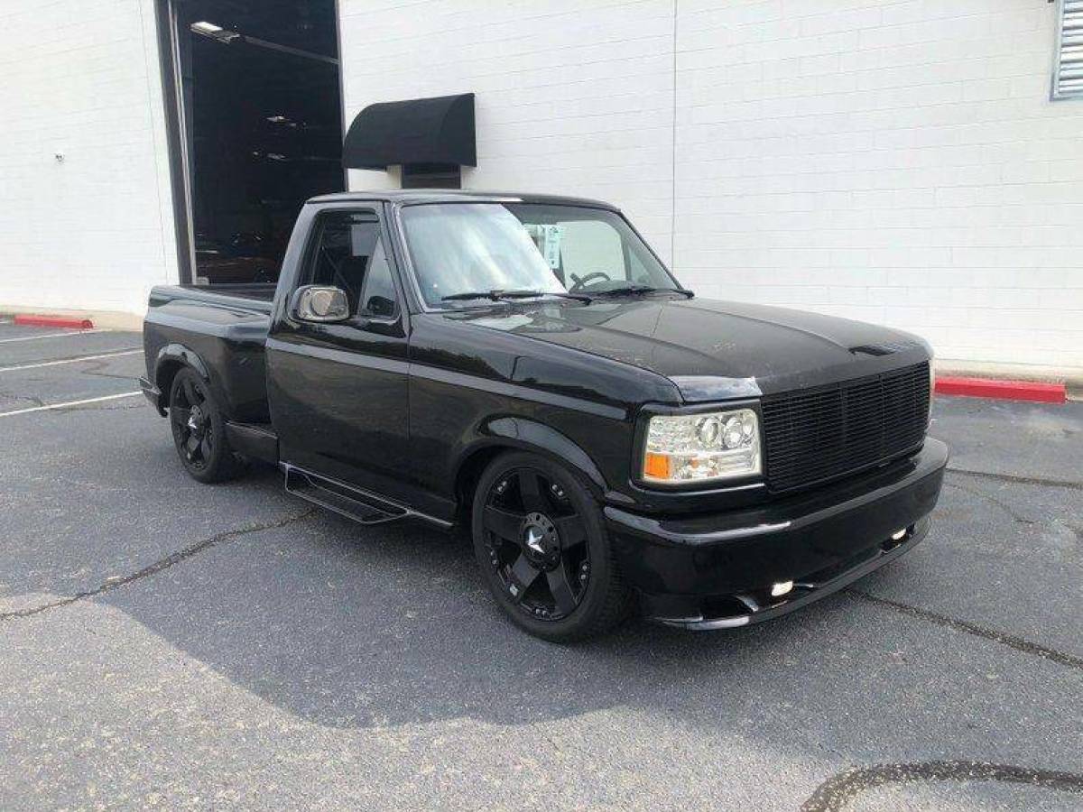 1992 Ford F-150 XL 2dr Standard Cab Flareside SB Automatic 4-Speed RWD I6 4.9L 1992 Ford F-150 XL 2dr Standard Cab Stepside SB
